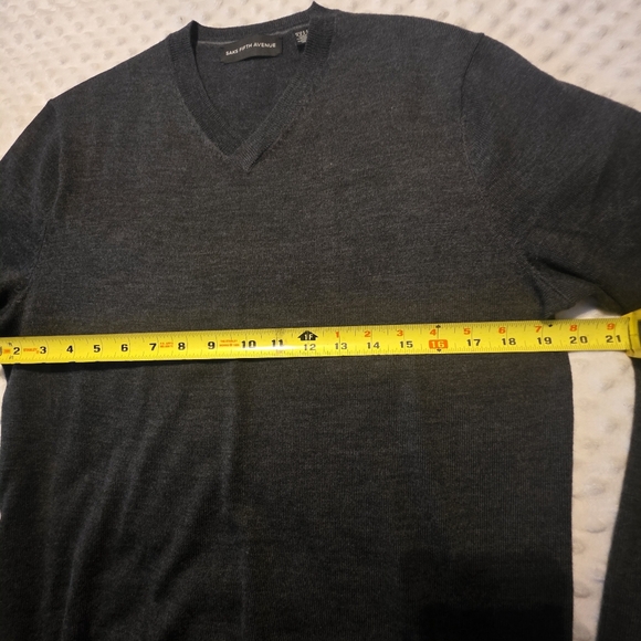 Sakd Fifth Avenue Men's Gray V-Neck Sweater - Picture 8 of 9